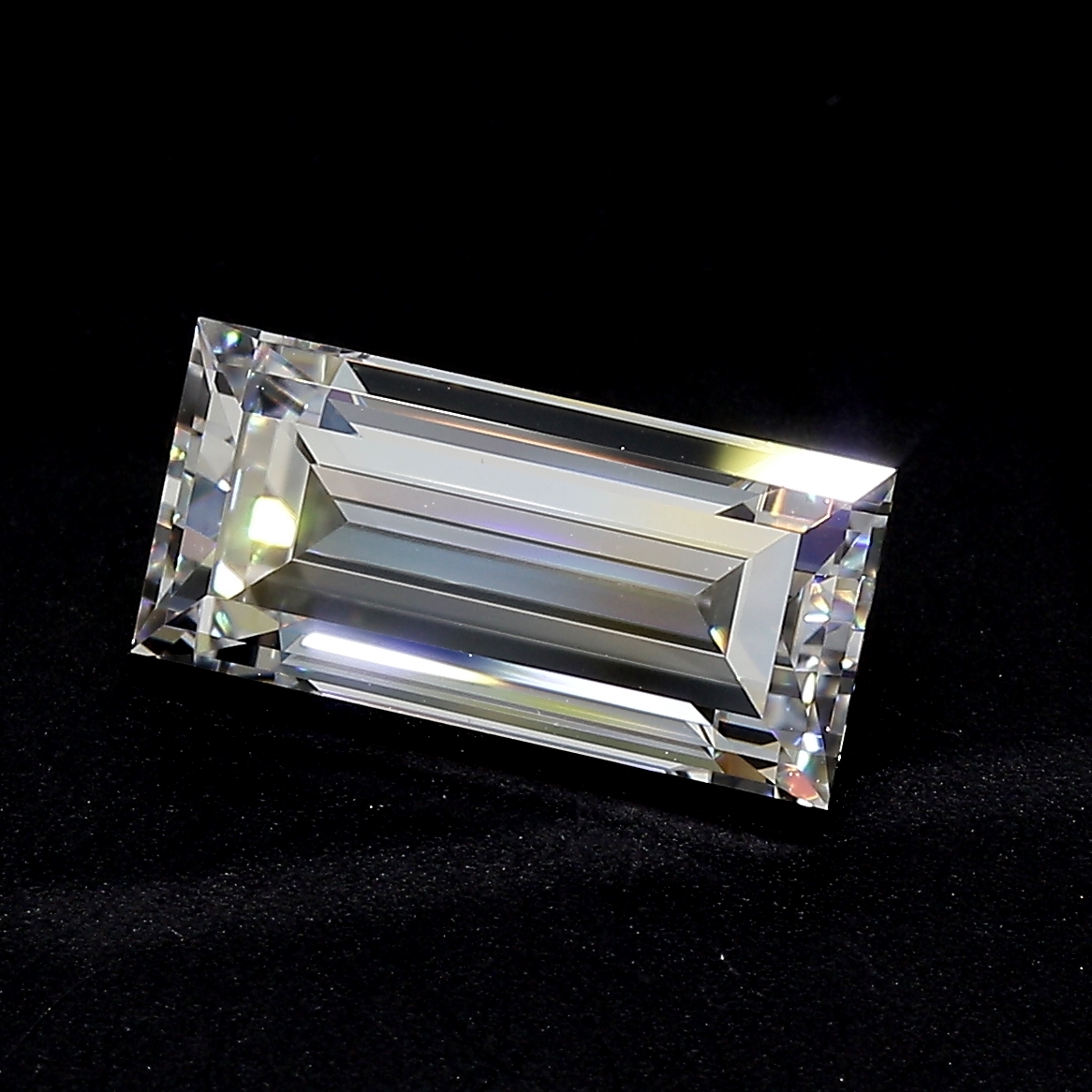 2.01 ct Baguette Natural Diamond : D / VVS2